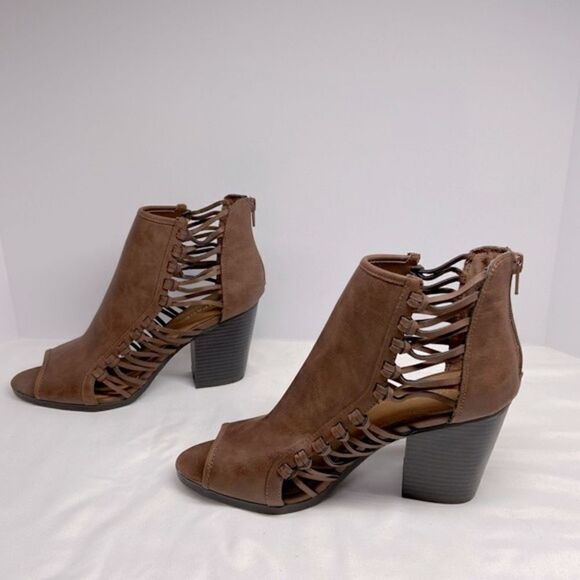 Rampage VIDA NWOB Brown Faux Leather Stacked Heels  Ankle Booties 9.5 - Picture 1 of 8